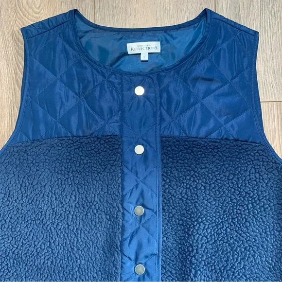 Northern Reflections Navy Quilted Sherpa Vest - Picture 3 of 17